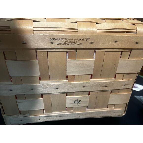 Longaberger Large picnic basket with cherry plaid liner Natural - Picture 5 of 8